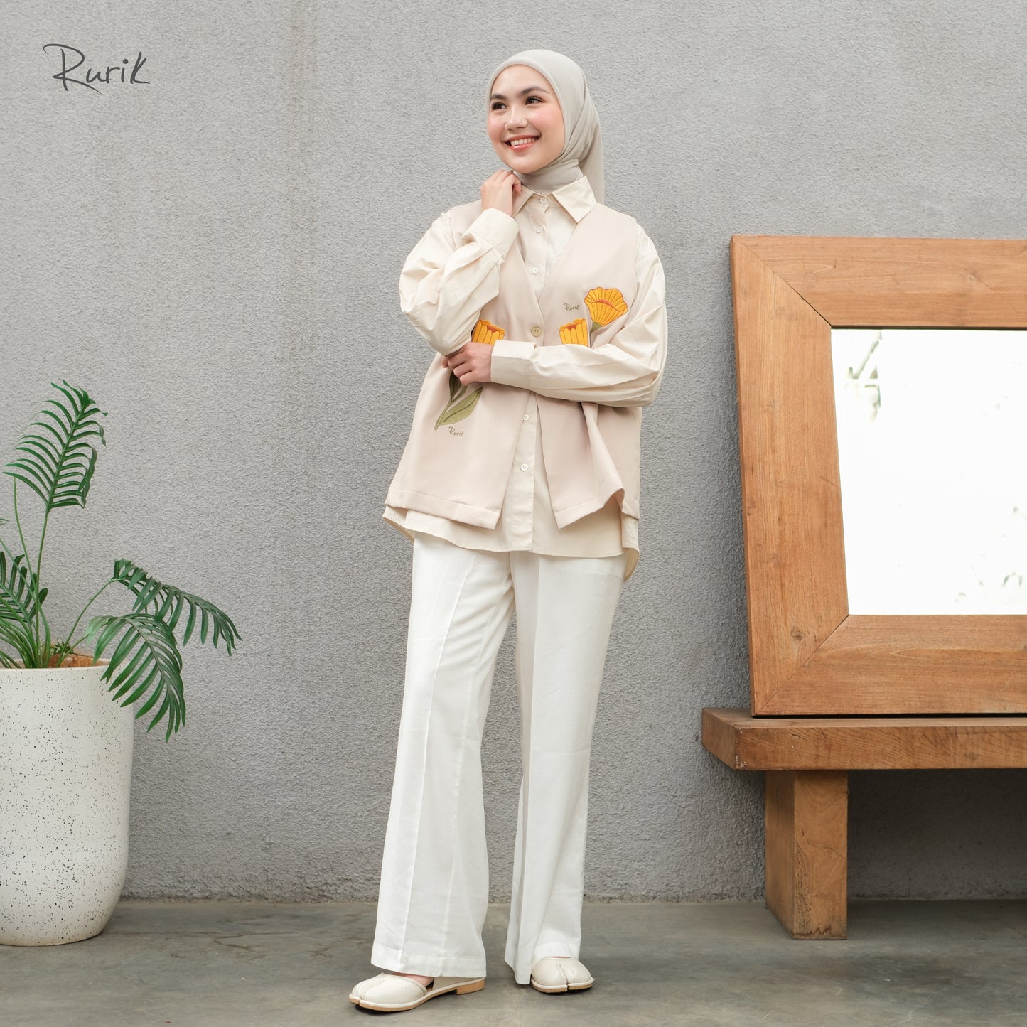 Amerta Embroidery Shirt