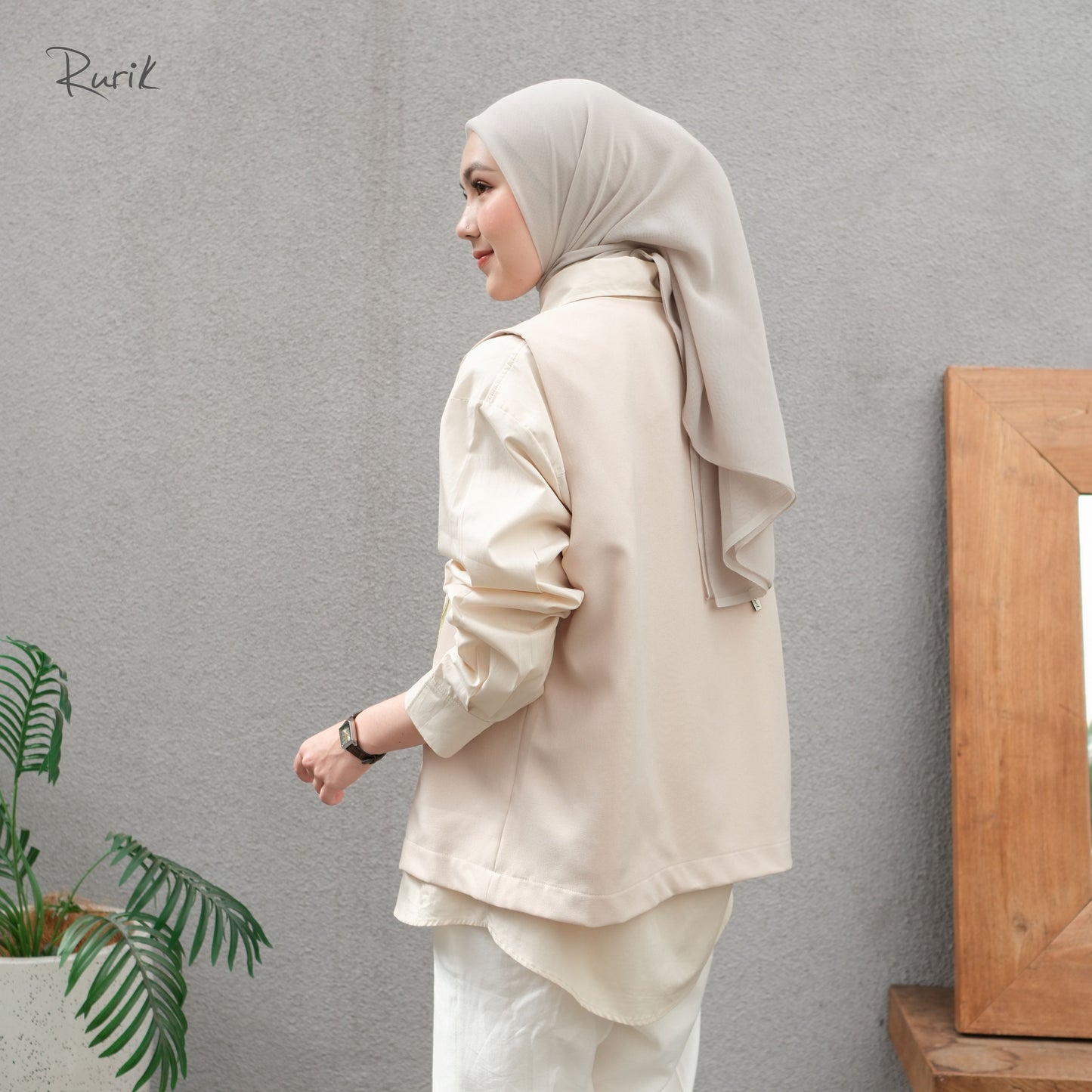 Amerta Embroidery Shirt