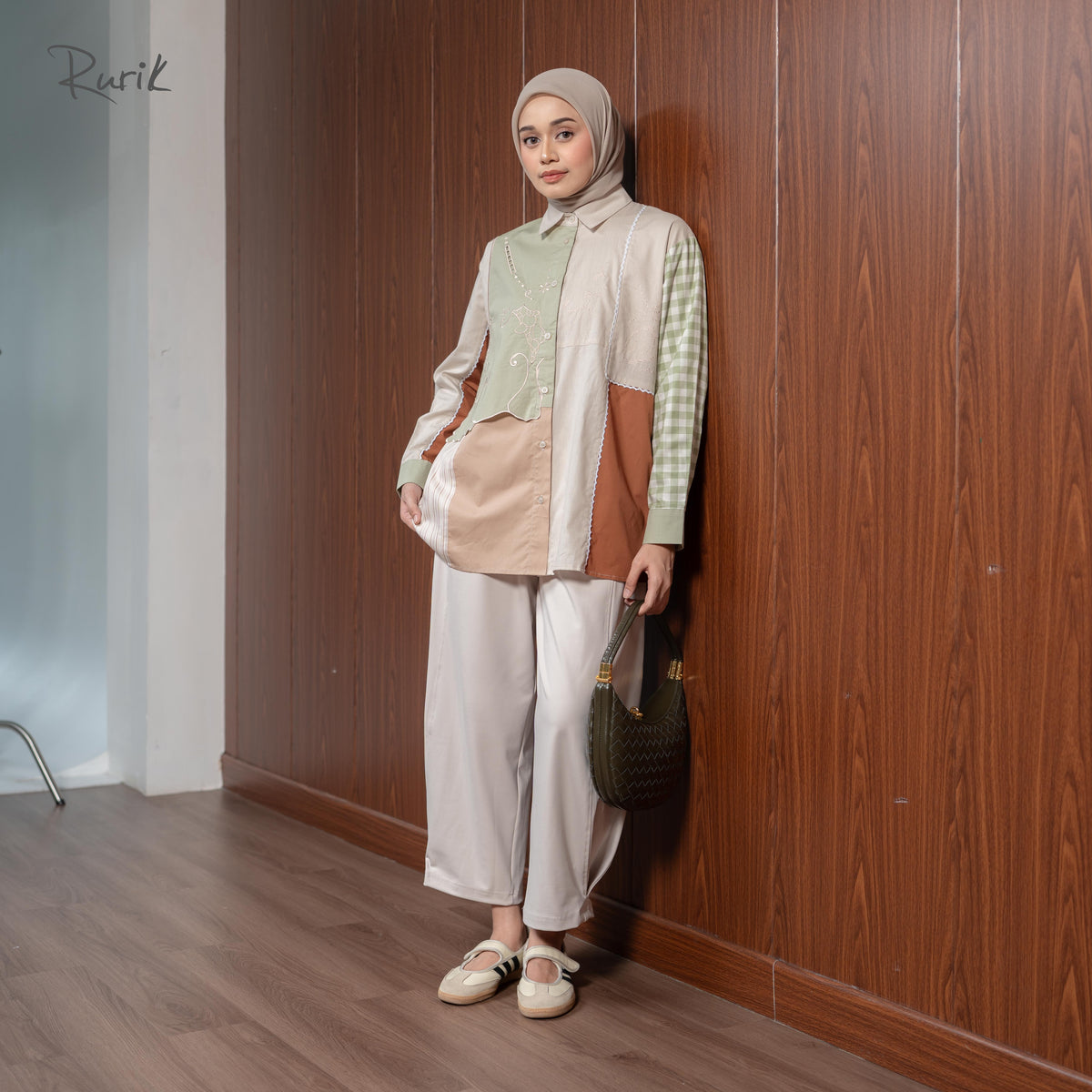 Norava Embroidery Shirt Beige