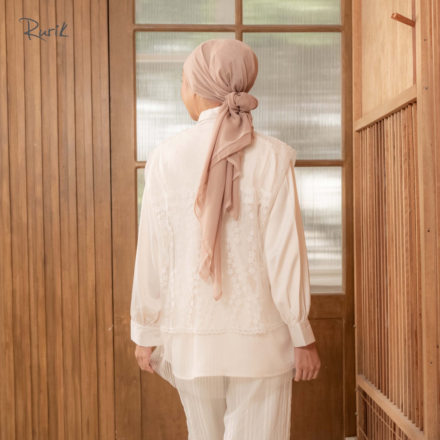 Amora Embroidery Shirt